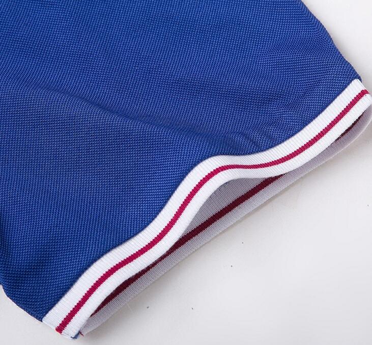 紅色T恤衫定制款式(圖5) 袖口羅紋拼色設(shè)計(jì)